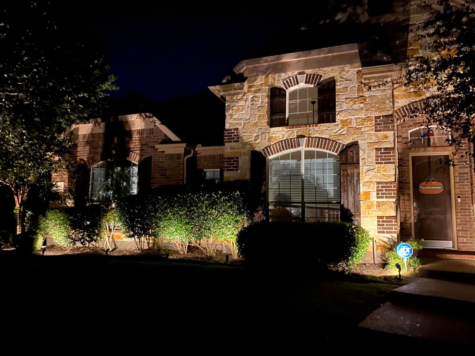 Landscape lights installation in Frisco